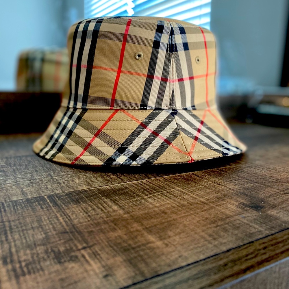 Burberry Beige Vintage Bucket Hat